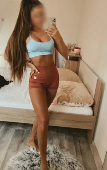 Denise, 24
