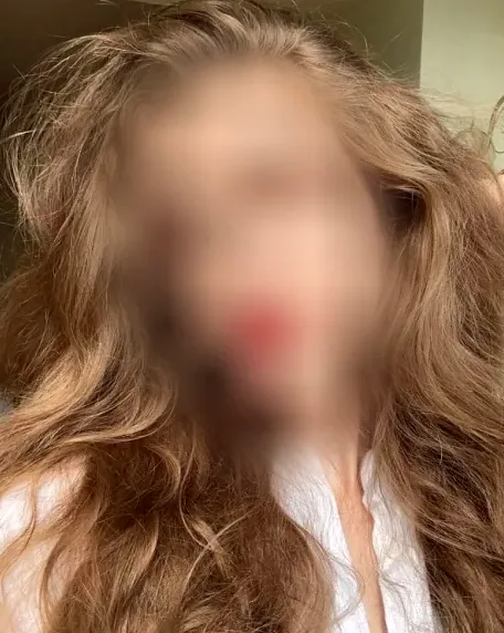 Elena, 20
