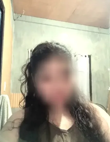 Elif, 20