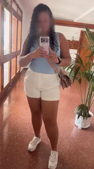 Elisabeth, 33