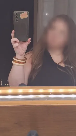 Isabella, 19