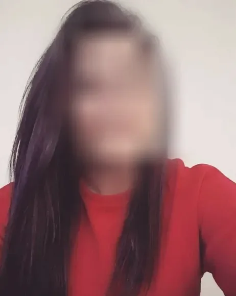 Julia, 33