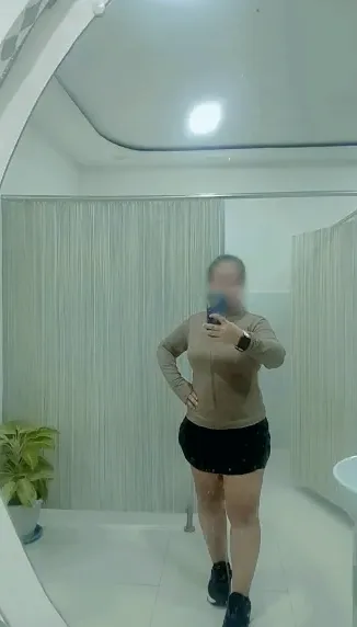 Kathrin, 40