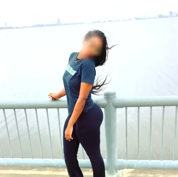 Larissa, 35