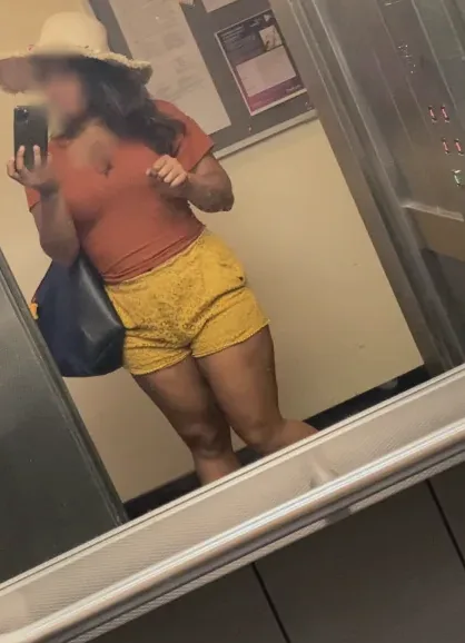 Martina, 34