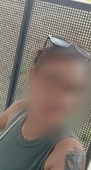 Rosa, 38