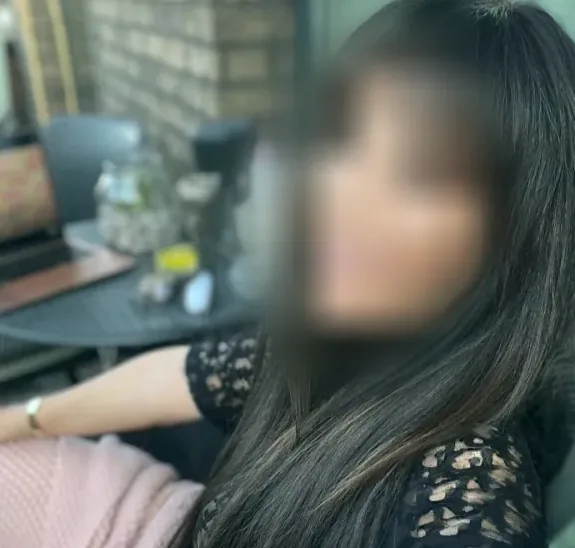 Sandra, 24