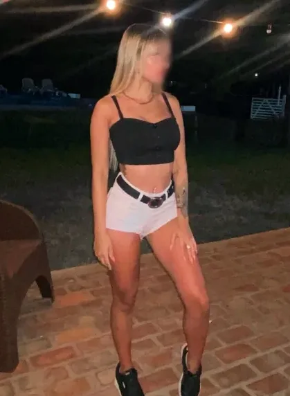Simone, 28